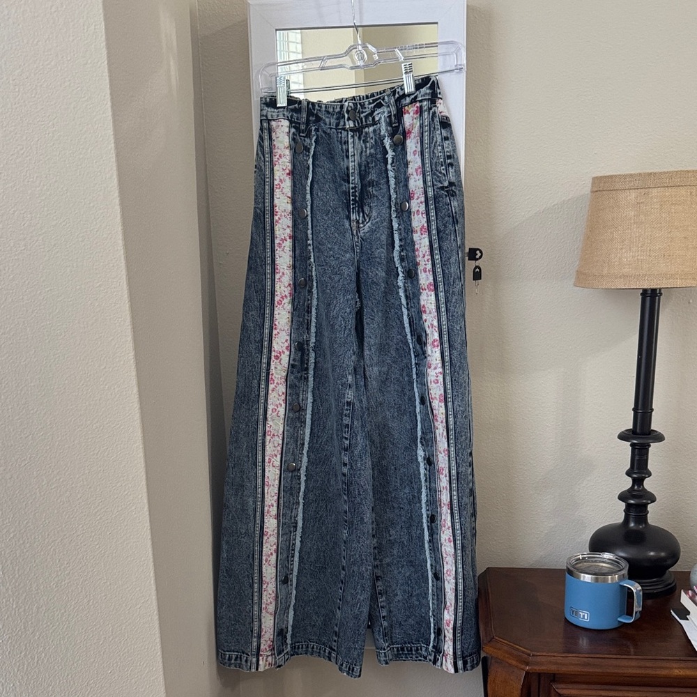 Oh Blue Floral Accent Wide Leg Jeans NWOT